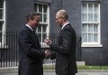 Премьер-министр Великобритании Дэвид Кэмерон и премьер-министр Украины Арсений Яценюк возле резиденции главы британского правительства