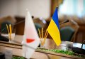 Флаги Японии и Украины. Архивное фото