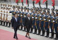 Премьер-министр Фиджи Фрэнк Баинимарама и премьер Китая Ли Кэцян во время приветственной церемонии в Пекине