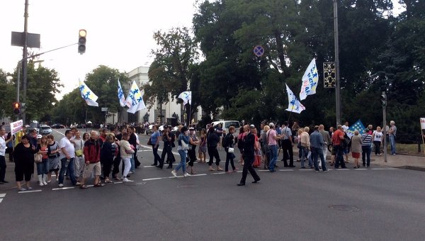 Участники Финансового майдана перекрыли Грушевского в Киеве