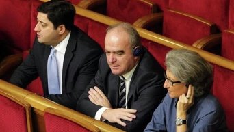 Изменения в Конституцию: депутатские страсти на заседании Рады