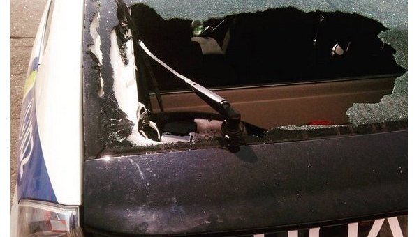 В Киеве неизвестные разбили машину полиции
