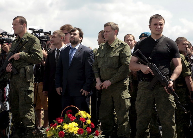 Глава ДНР на церемонии поминовения в месте крушения MH17 в Донецкой области