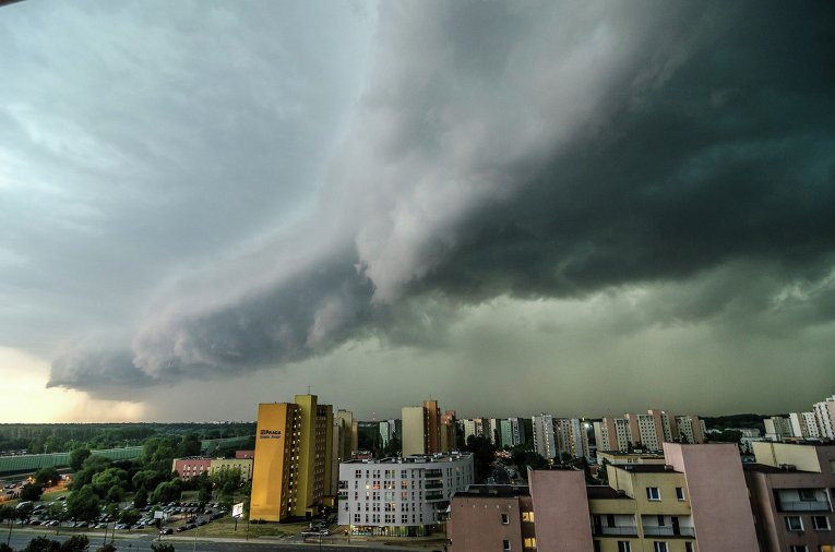 Мощная буря прошла над Польшей