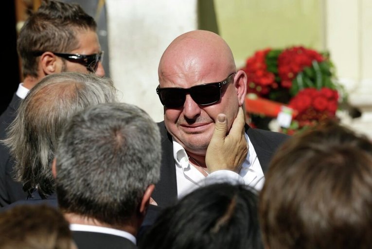 Филипп Бьянки, отец погибшего гонщика Жюля Бьянки, на церемонии прощания