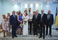 Арсений Яценюк на свадьбе в Днепропетровске. Молодожены первыми подали заявку на регистрацию брака онлайн