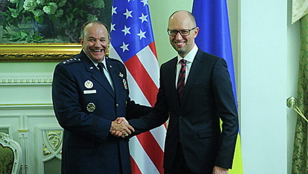 Арсений Яценюк с командующим Вооруженных сил США в Европе Филиппом Бридлавом
