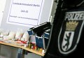 Банкноты евро и пакеты с кристаллическим метамфетамином, изъятые отделом по борьбе с распространением наркотиков LKA 43 полиции Германии на пресс-конференции в Берлине
