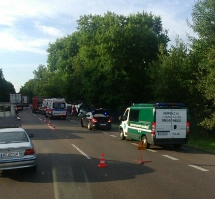 Автомобили полиции и медиков на места аварии украинского автобуса в Польше