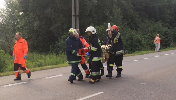 Спасатели на месте аварии украинского автобуса в Польше