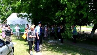 В Чернигове люди отбили у милиции гуманитарную помощь. Видео