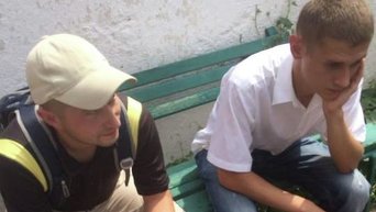 Мужчины, которые были задержаны милицией в Чернигове с поддельными удостоверениями журналистов