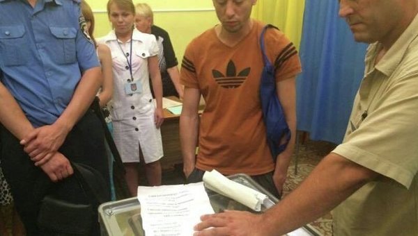 На избирательном участке в Чернигове зафиксирована попытка выноса бюллетеня