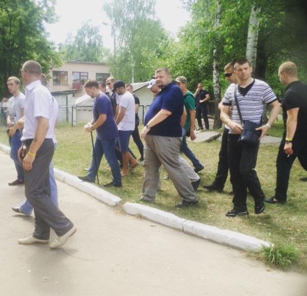 Народные депутаты Андрей Лозовой и Игорь Мосийчук в Чернигове в день выборов