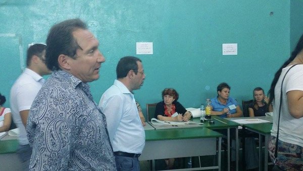 Геннадий Корбан на избирательном участке в день выборов в Чернигове