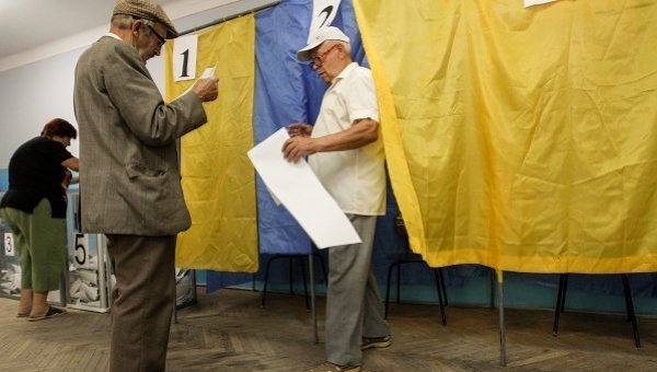 Голосование на выборах. Архивное фото