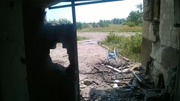 Последствия обстрела Красногоровки в Донбассе