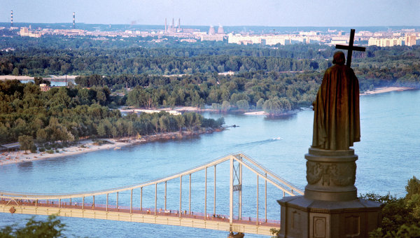 Вид из парка Владимирская горка на реку Днепр