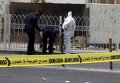 Специалисты-взрывотехники на месте взрыва в Ситре (на юге Бахрейна). При взрыве погибли два полицеских.