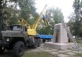 Демонтаж памятника Ленину в Рубежном Луганской области