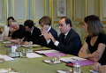 Президент Франции Франсуа Олланд на заседании в Елисейском дворце в Париже