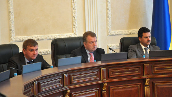 На заседании Высшего совета юстиции 30 июля 2015 года. Глава ВСЮ Игорь Бенедисюк - в центре