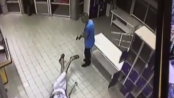 Стрельба в харьковском супермаркете: кадры с камеры наблюдения. Видео