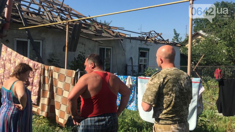 Последствия обстрела Тошковки Луганской области