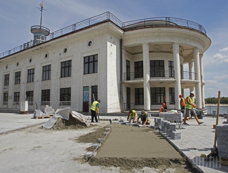 Кличко проинспектировал реконструкцию Почтовой площади