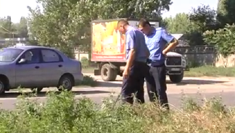 Милиционеры на месте покушения на валютчика в Николаеве
