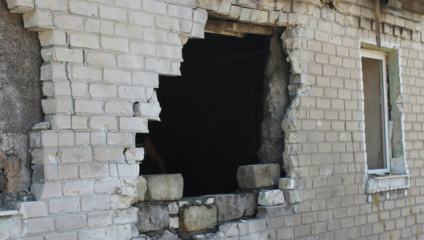 Разрушения в результате боев в Донбассе