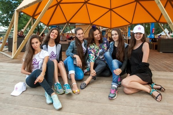 Претендентки на титул Мисс Украина приняли участие в экстремальном девичнике