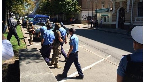 Милиция на месте штурма в Харькове