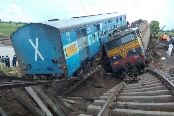 Сход поездов с рельсов в Индии
