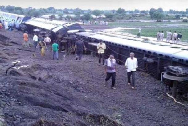 Сход поездов с рельсов в Индии