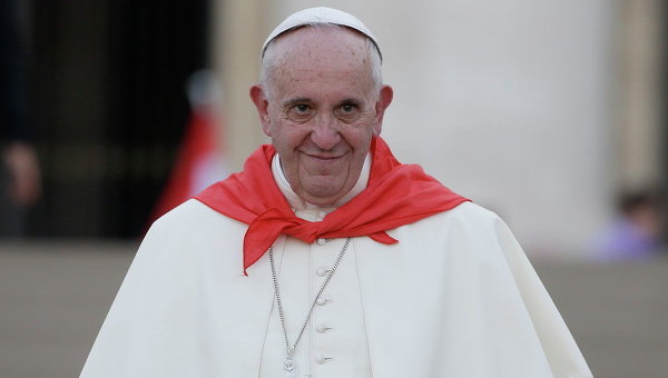 Папа Франциск покидает площадь Святого Петра в Ватикане