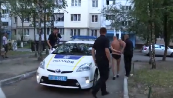 Разборки пьяного мужчины и патрульных полицейских в Киеве. Видео