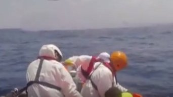 Близ ливийского берега перевернулась лодка с мигрантами