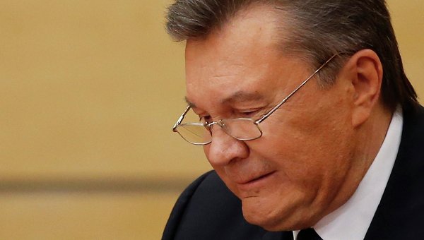 Янукович ломает ручку на пресс-конференции в Ростове-на-Дону