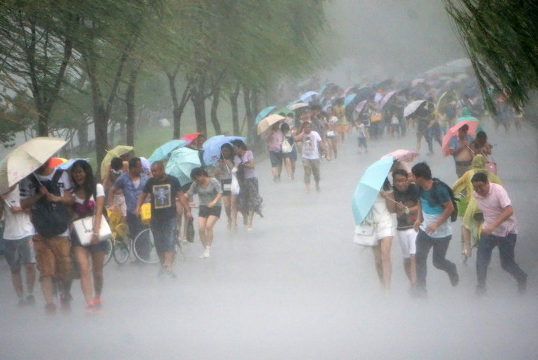 Приближение тайфуна Soudelor в Ханчжоу, провинция Чжэцзян, Китай