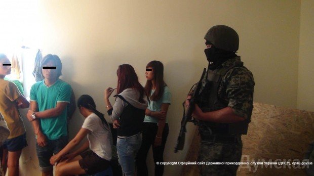 В Одессе правоохранители накрыли пять подпольных цехов по пошиву одежды