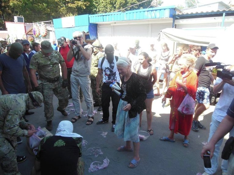 Акция по изъятию кондитерского мака на рынке в Харькове