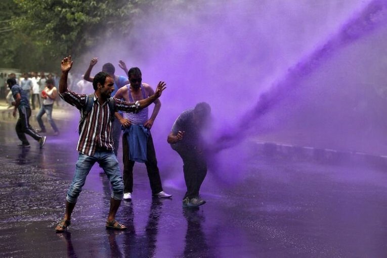 Разгон демонстрантов в Индии