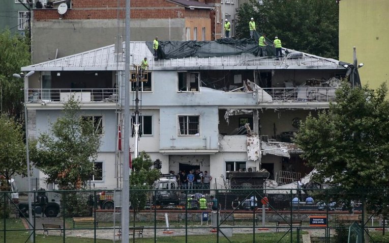 Взрыв у полицейского участка в Стамбуле