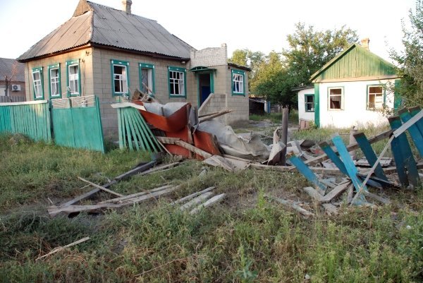 Разрушенные частные дома в Иловайске в августе 2014 года