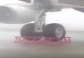 Мощный тайфун в Китае поднял Boeing 747 в воздух. Видео