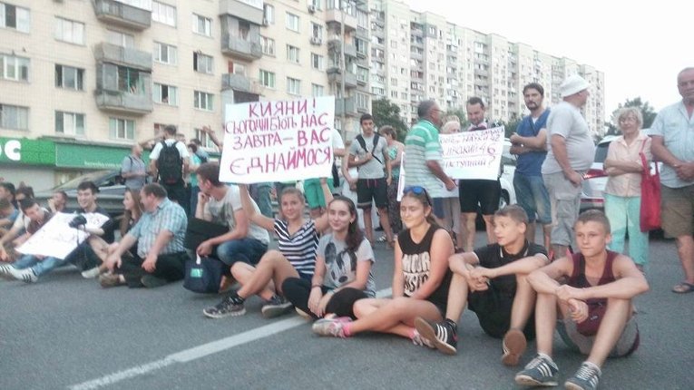 Акция протеста против застройки на Голосеевском проспекте в Киеве