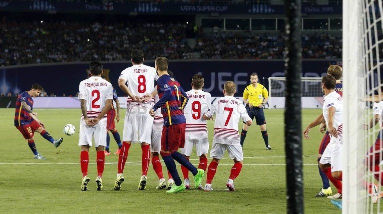 Барселона и Севилья в матче за Суперкубок УЕФА 2015 года