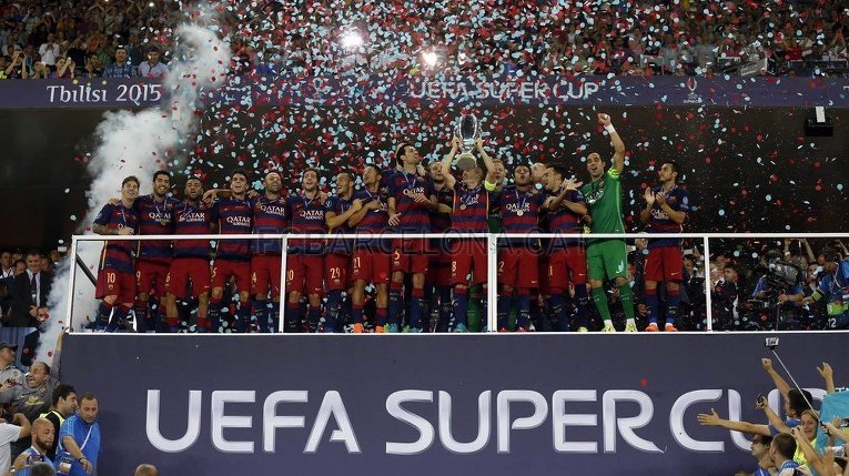 Игроки Барселоны в победном матче против Севильи за Суперкубок УЕФА 2015 года