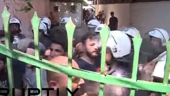 Грецию атакуют мигранты. Видео